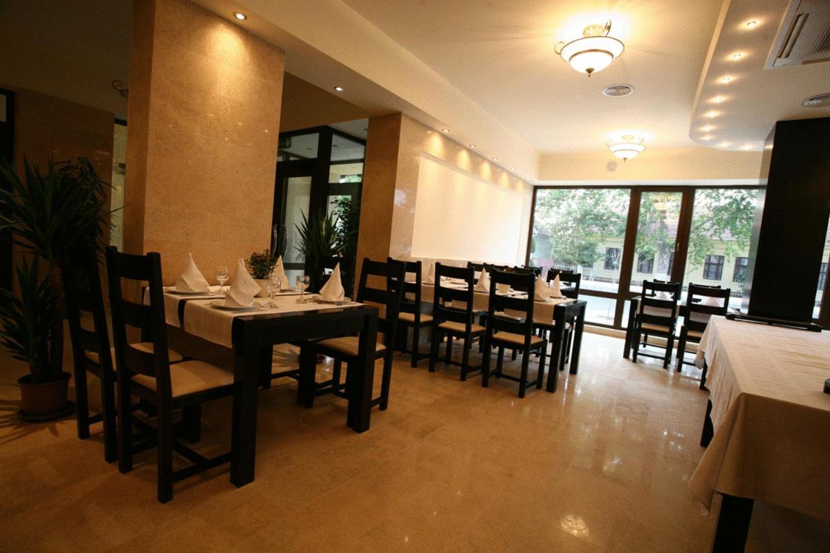 Hotel Crisana อาราด ภายนอก รูปภาพ