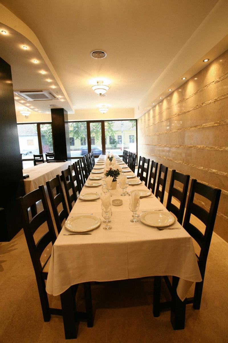 Hotel Crisana อาราด ภายนอก รูปภาพ