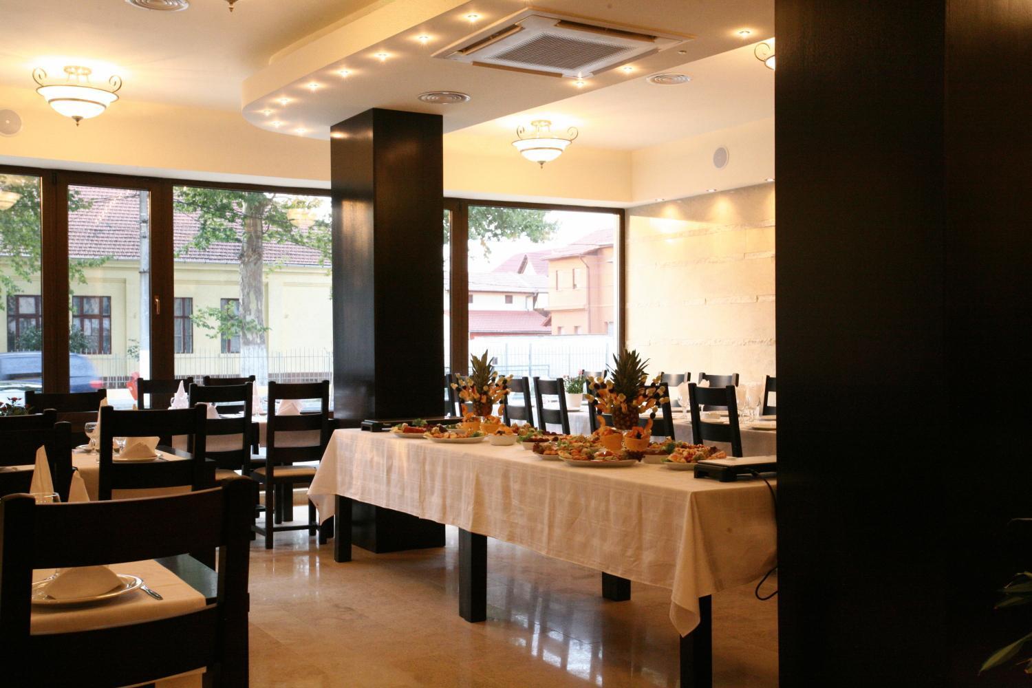 Hotel Crisana อาราด ภายนอก รูปภาพ