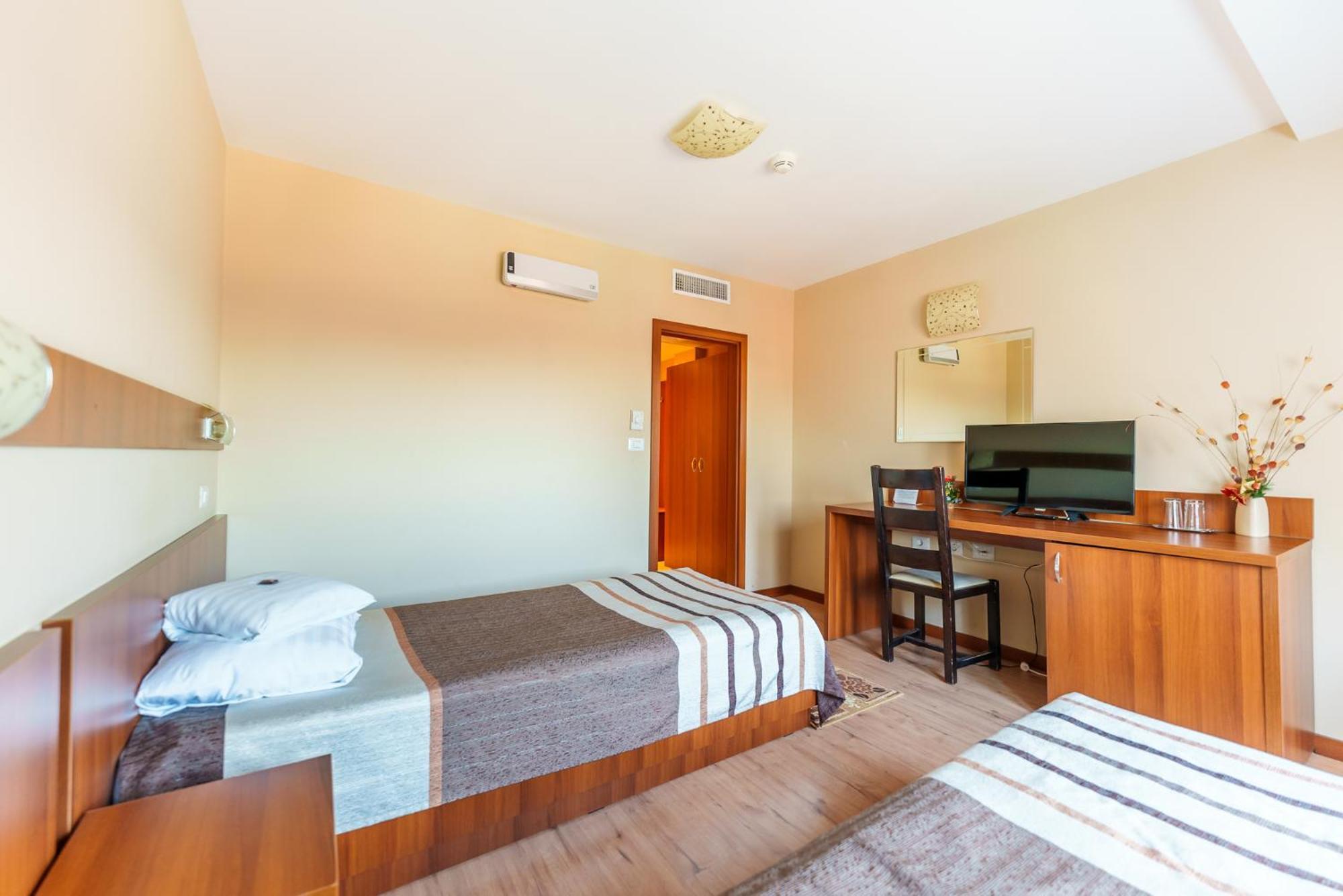 Hotel Crisana อาราด ภายนอก รูปภาพ