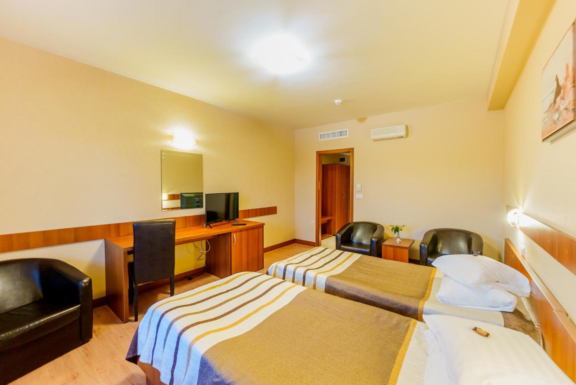 Hotel Crisana อาราด ภายนอก รูปภาพ