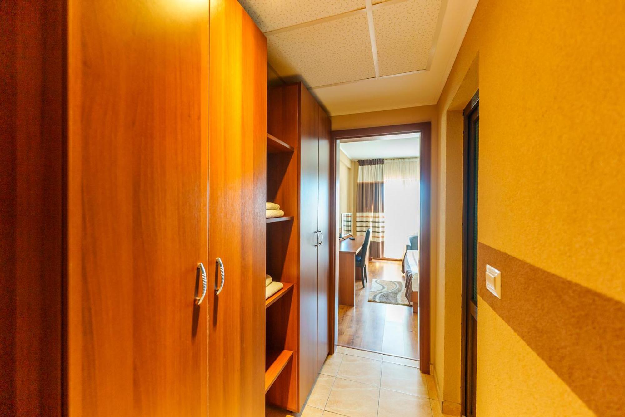 Hotel Crisana อาราด ภายนอก รูปภาพ