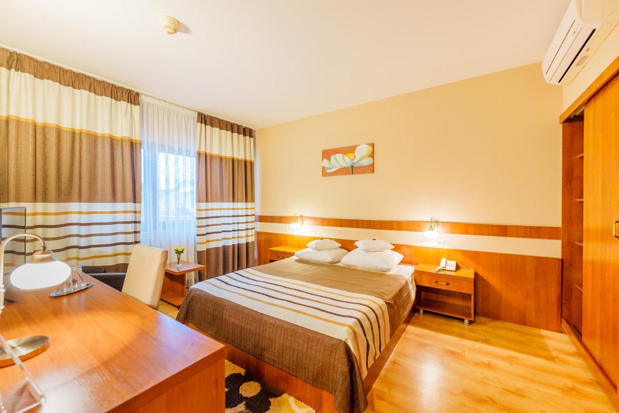 Hotel Crisana อาราด ภายนอก รูปภาพ