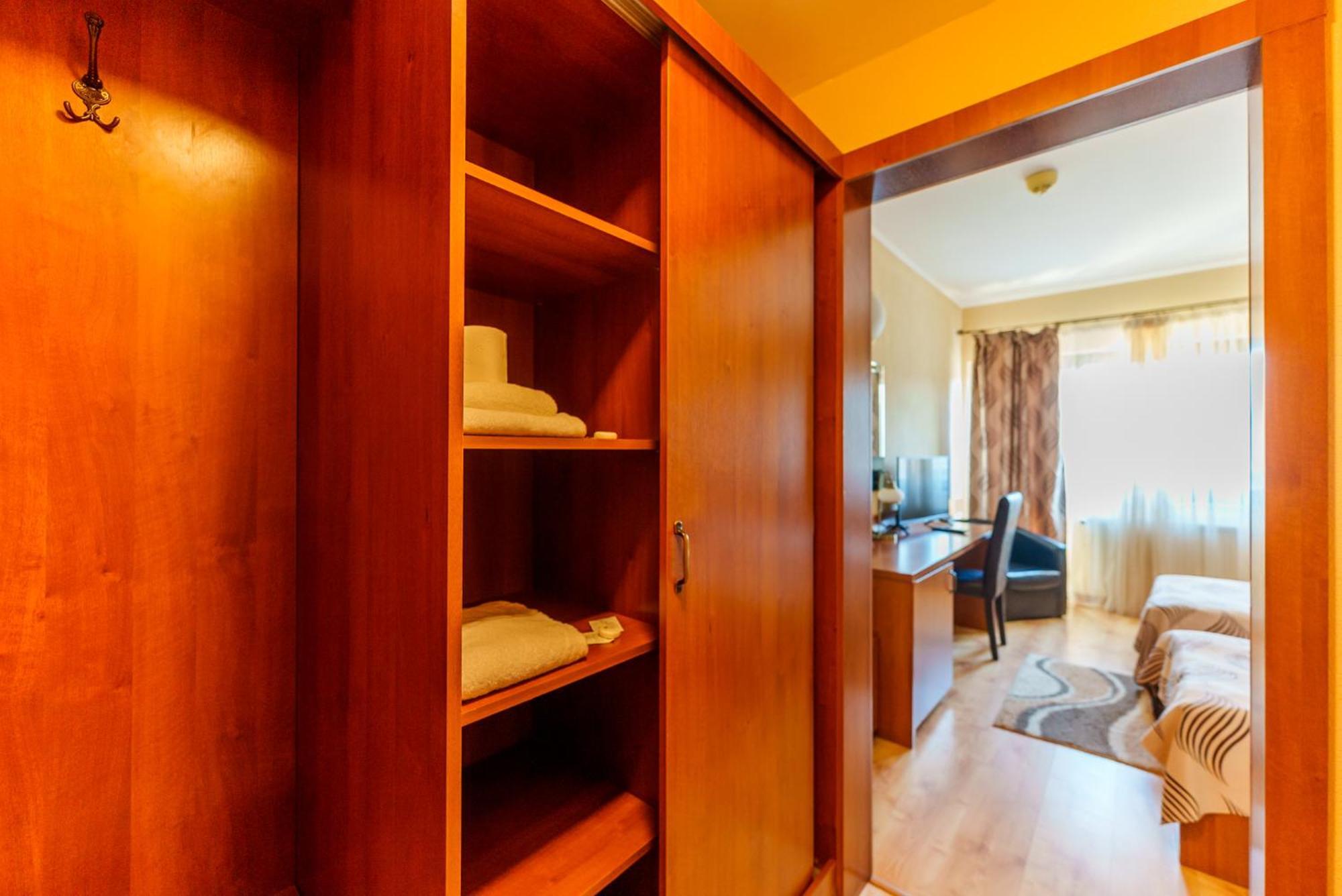 Hotel Crisana อาราด ภายนอก รูปภาพ
