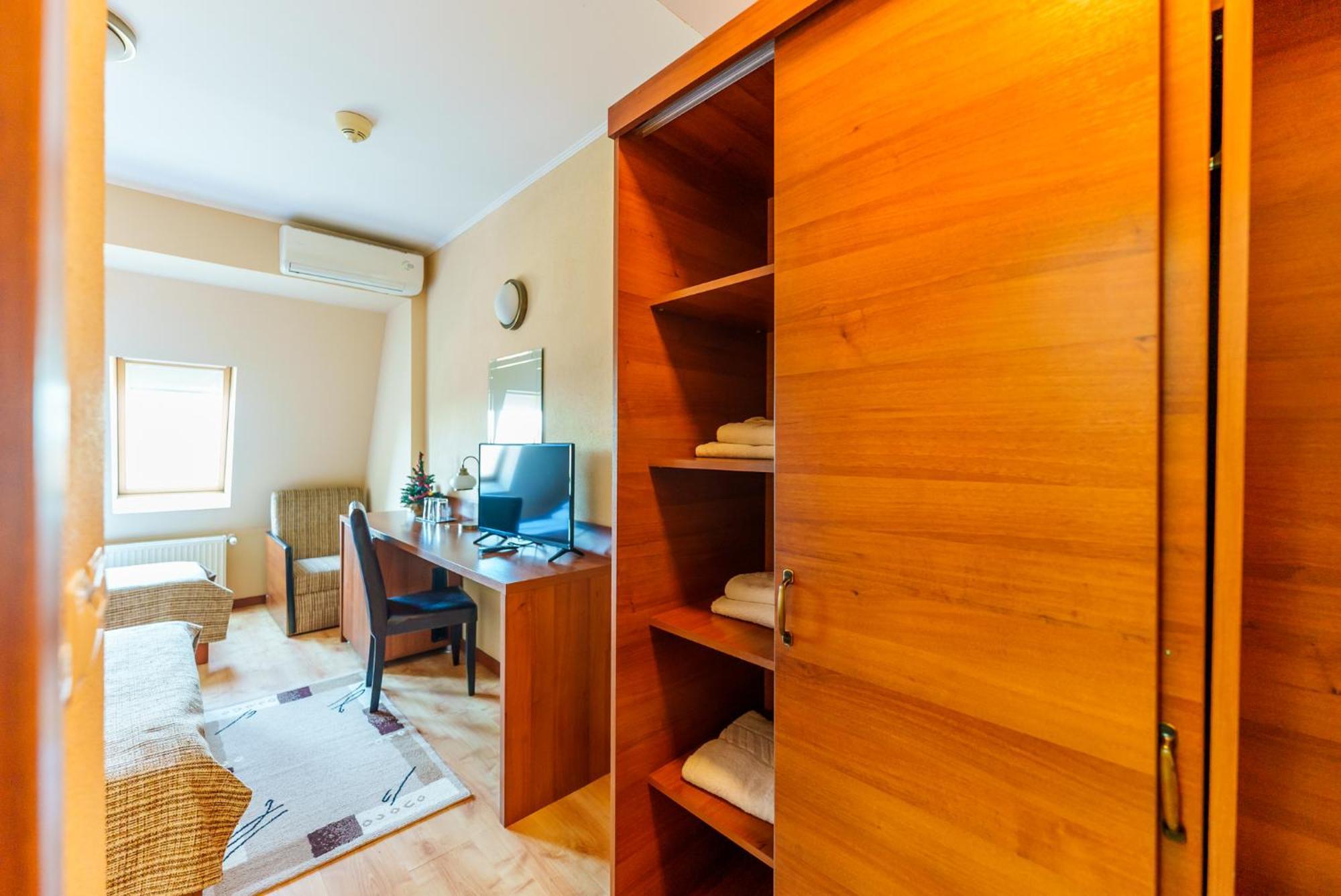 Hotel Crisana อาราด ภายนอก รูปภาพ