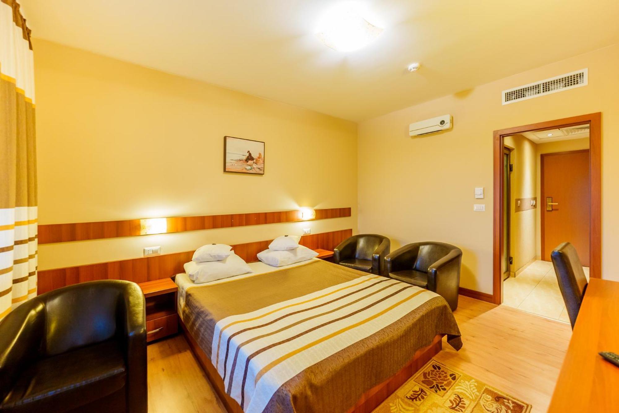Hotel Crisana อาราด ภายนอก รูปภาพ