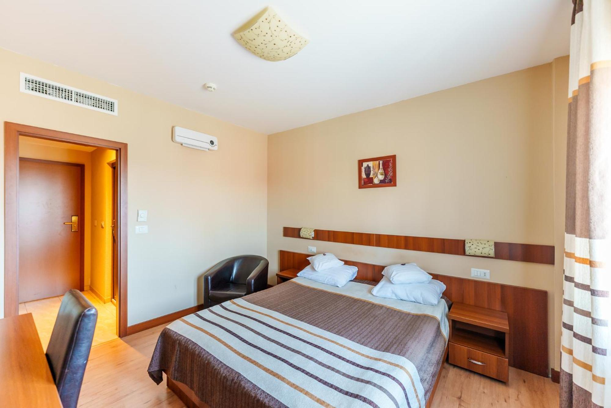 Hotel Crisana อาราด ภายนอก รูปภาพ