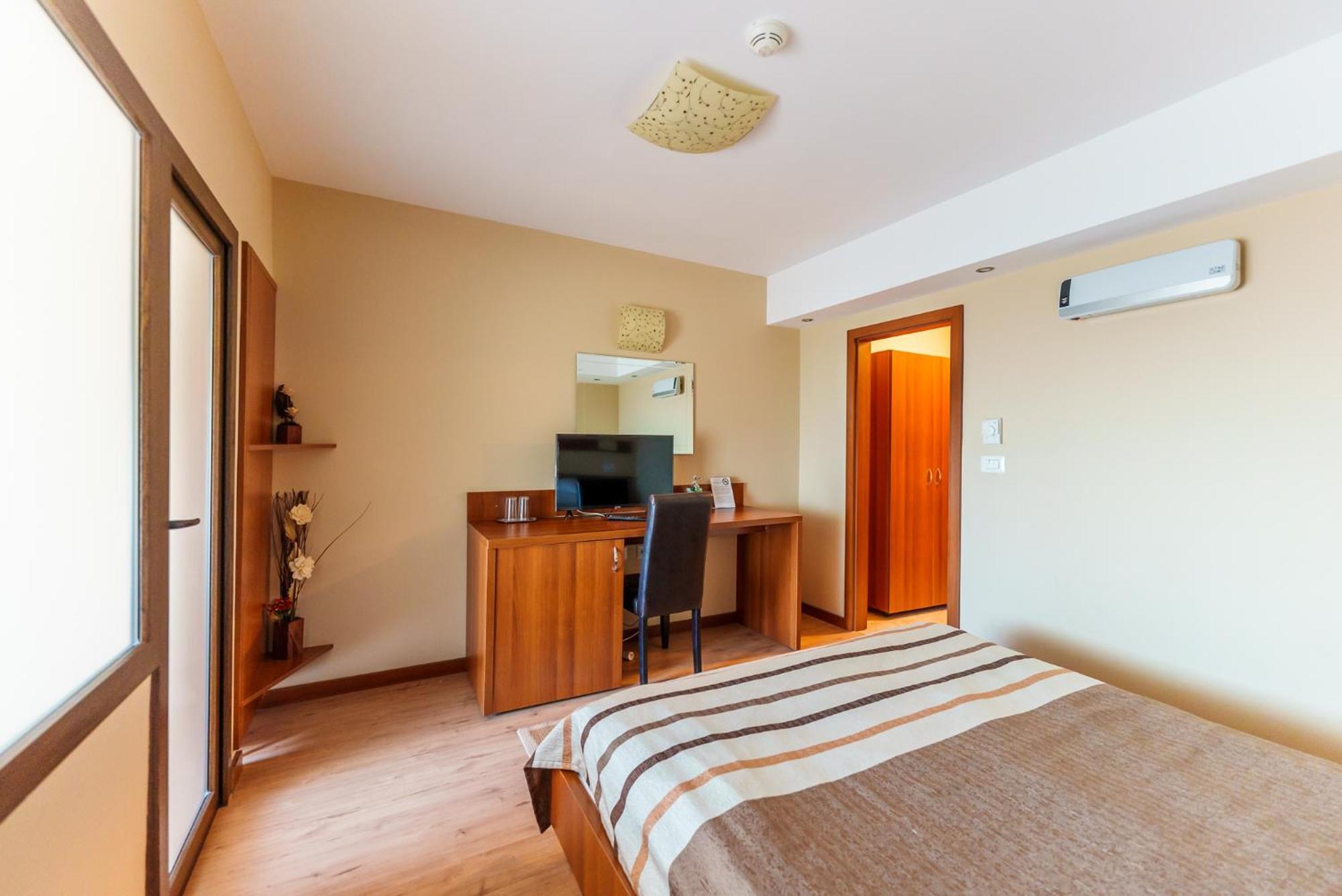 Hotel Crisana อาราด ภายนอก รูปภาพ