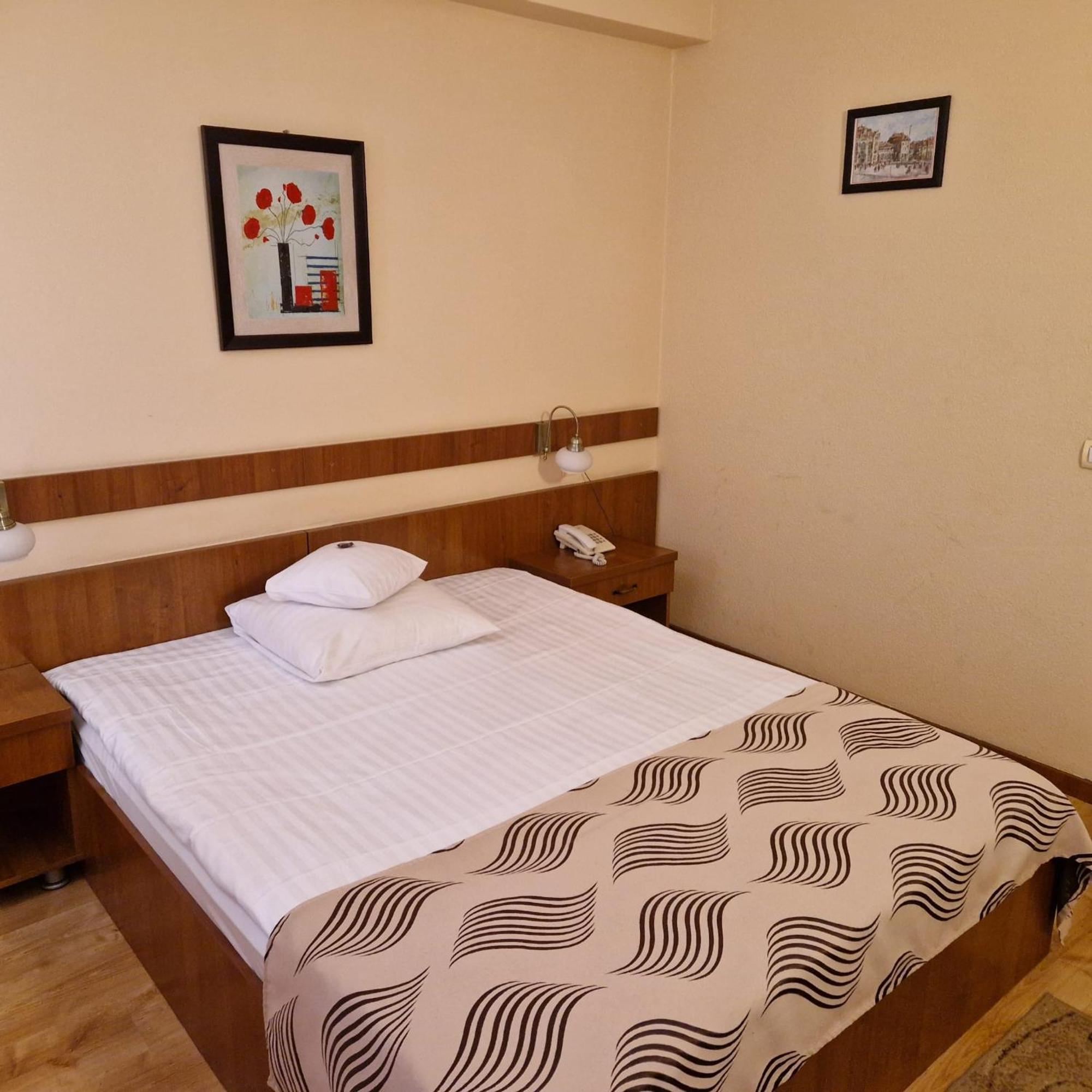 Hotel Crisana อาราด ภายนอก รูปภาพ
